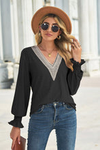 Load image into Gallery viewer, Contrast V-Neck Flounce Sleeve Top