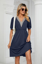 Load image into Gallery viewer, Contrast V-Neck Puff Sleeve Pocket Dress