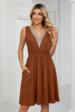 Load image into Gallery viewer, Contrast V-Neck Sleeveless Dress