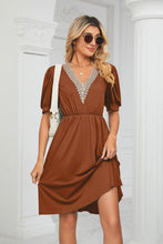 Load image into Gallery viewer, Contrast V-Neck Puff Sleeve Pocket Dress