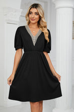 Load image into Gallery viewer, Contrast V-Neck Puff Sleeve Pocket Dress