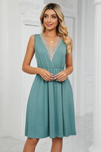 Load image into Gallery viewer, Contrast V-Neck Sleeveless Dress