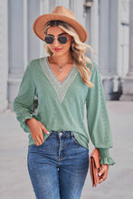 Load image into Gallery viewer, Contrast V-Neck Flounce Sleeve Top