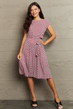 Load image into Gallery viewer, Round Neck Tie Waist Dress