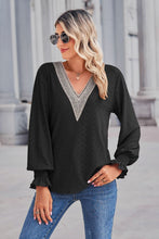 Load image into Gallery viewer, Contrast V-Neck Flounce Sleeve Top