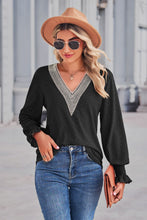 Load image into Gallery viewer, Contrast V-Neck Flounce Sleeve Top