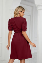 Load image into Gallery viewer, Contrast V-Neck Puff Sleeve Pocket Dress