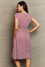 Load image into Gallery viewer, Round Neck Tie Waist Dress