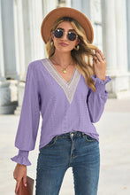 Load image into Gallery viewer, Contrast V-Neck Flounce Sleeve Top