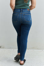 Load image into Gallery viewer, Judy Blue Aila Regular Full Size Mid Rise Cropped Relax Fit Jeans