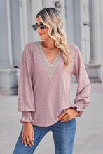 Load image into Gallery viewer, Contrast V-Neck Flounce Sleeve Top