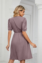 Load image into Gallery viewer, Contrast V-Neck Puff Sleeve Pocket Dress