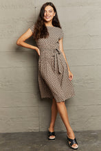 Load image into Gallery viewer, Round Neck Tie Waist Dress