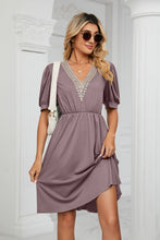 Load image into Gallery viewer, Contrast V-Neck Puff Sleeve Pocket Dress