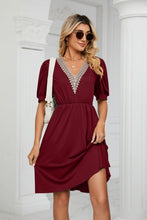 Load image into Gallery viewer, Contrast V-Neck Puff Sleeve Pocket Dress