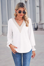 Load image into Gallery viewer, Contrast V-Neck Flounce Sleeve Top