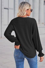 Load image into Gallery viewer, Contrast V-Neck Flounce Sleeve Top